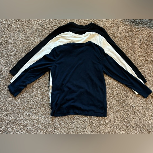 Boy’s Lot of 3 Old Navy Long Sleeve Tees in Navy, Cream Black Size L (10-12) - Picture 4 of 4